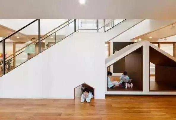 幼儿园装修之让人眼前一亮的楼梯设计